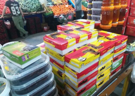 ۱۲ تن خرمای طرح تنظیم بازار در کرج و نظرآباد توزیع شد