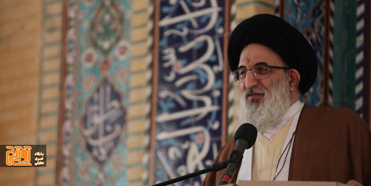 دشمن سعی دارد جوانان را از مسیر درست منحرف کند دشمن سعی دارد جوانان را از مسیر درست منحرف کند