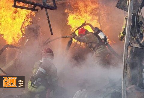 مهار آتش سوزی کارگاه غیرمجاز شارژ گاز LPG در جاده محمدشهر مهار آتش سوزی کارگاه غیرمجاز شارژ گاز LPG در جاده محمدشهر