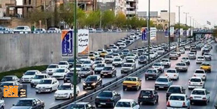 ترافیک نیمه سنگین در آزاد راه کرج-تهران ترافیک نیمه سنگین در آزاد راه کرج-تهران