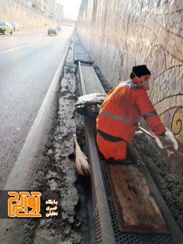 آغاز عملیات لایروبی منهولها، انهار و مسیلهای سطح منطقه ۹ آغاز عملیات لایروبی منهولها، انهار و مسیلهای سطح منطقه ۹