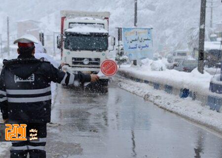 جاده‌های البرز در پی بارش برف و باران لغزنده است