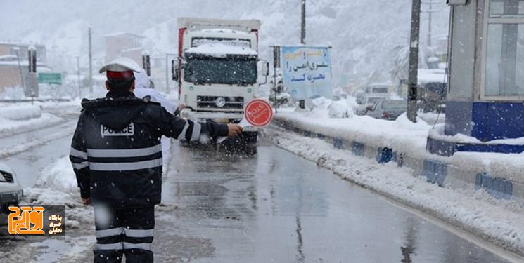 جاده‌های البرز در پی بارش برف و باران لغزنده است