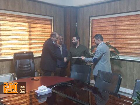 تجلیل از فرزند شهید شاغل در شهرداری منطقه ۹ کرج تجلیل از فرزند شهید شاغل در شهرداری منطقه ۹ کرج