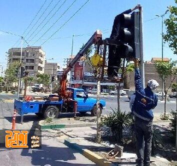 نوسازی چراغهای چشمک زن راهنمایی و رانندگی معابر منطقه ۳ انجام شد نوسازی چراغهای چشمک زن راهنمایی و رانندگی معابر منطقه ۳ انجام شد