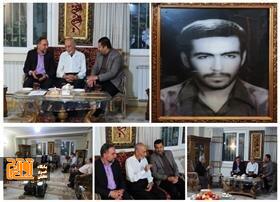 دیدار عضو شورای شهر کرج با خانواده شهید سرفراز حمید بهرامی دیدار عضو شورای شهر کرج با خانواده شهید سرفراز حمید بهرامی