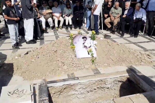 آغاز مراسم تشییع و خاکسپاری ناصر تقوایی در کرج