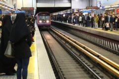 توقف مترو در ایستگاه گلشهر خط ۵ مترو تهران