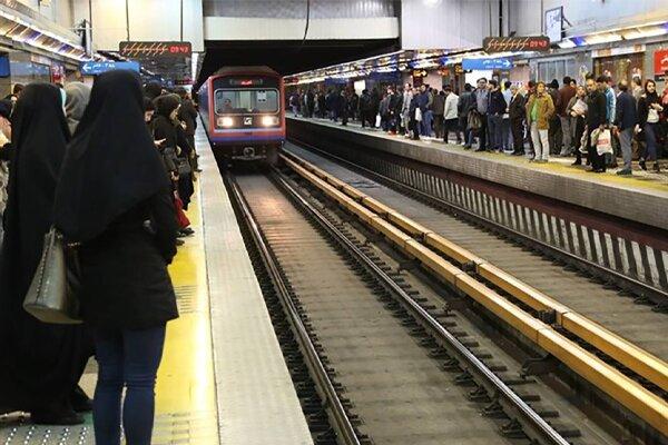 توقف مترو در ایستگاه گلشهر خط ۵ مترو تهران