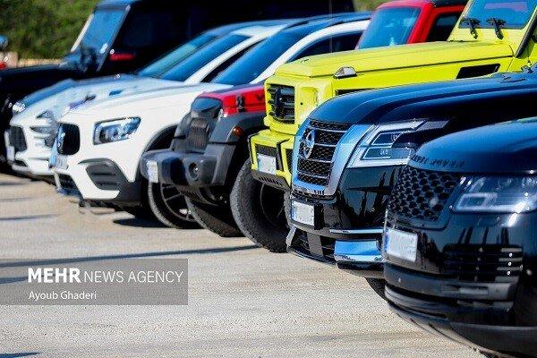 بازار خودرو زیر سایه جهش قیمت‌ها؛ خریداران سرگردان، فروشندگان نگران