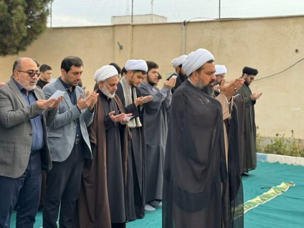 اقامه نماز طلب باران در شهرستان چهارباغ