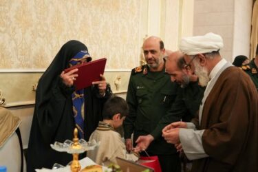 ابلاغ سلام رهبر معظم انقلاب به خانواده شهدای استان البرز