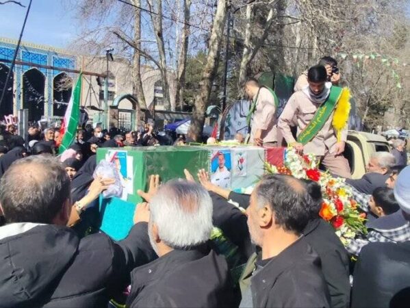 حضور نمازگزاران البرزی در راهپیمایی خونخواهی رهبر شهید و تشییع شهدا