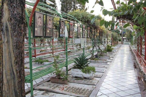 گلباران مزار شهدا به مناسبت هفته کار و کارگر در استان البرز گلباران مزار شهدا به مناسبت هفته کار و کارگر در استان البرز