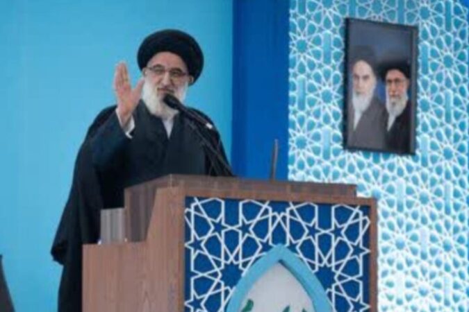 امام جمعه کرج: خطوط قرمز انقلاب و نظام قابل معامله نیست