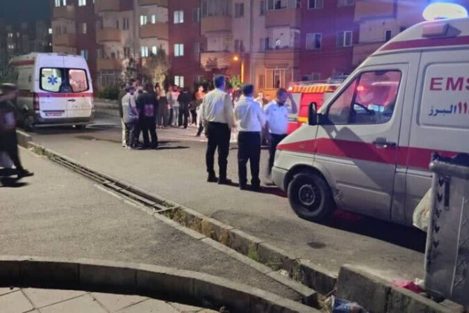 ۱۸ مصدوم در آتش‌سوزی مجتمع مسکونی ماهدشت