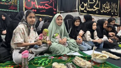 سفره حضرت رقیه با حضور دختران خردسال در هیئت عشاق الحسین مشکین‌دشت