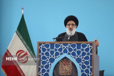 امام جمعه کرج: مسئولان در میدان فرهنگ آرایش جنگی بگیرند