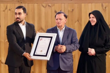 نشان ویژه مسئولیت اجتماعی در جنگ بر سینه شهرداری کرج نشست